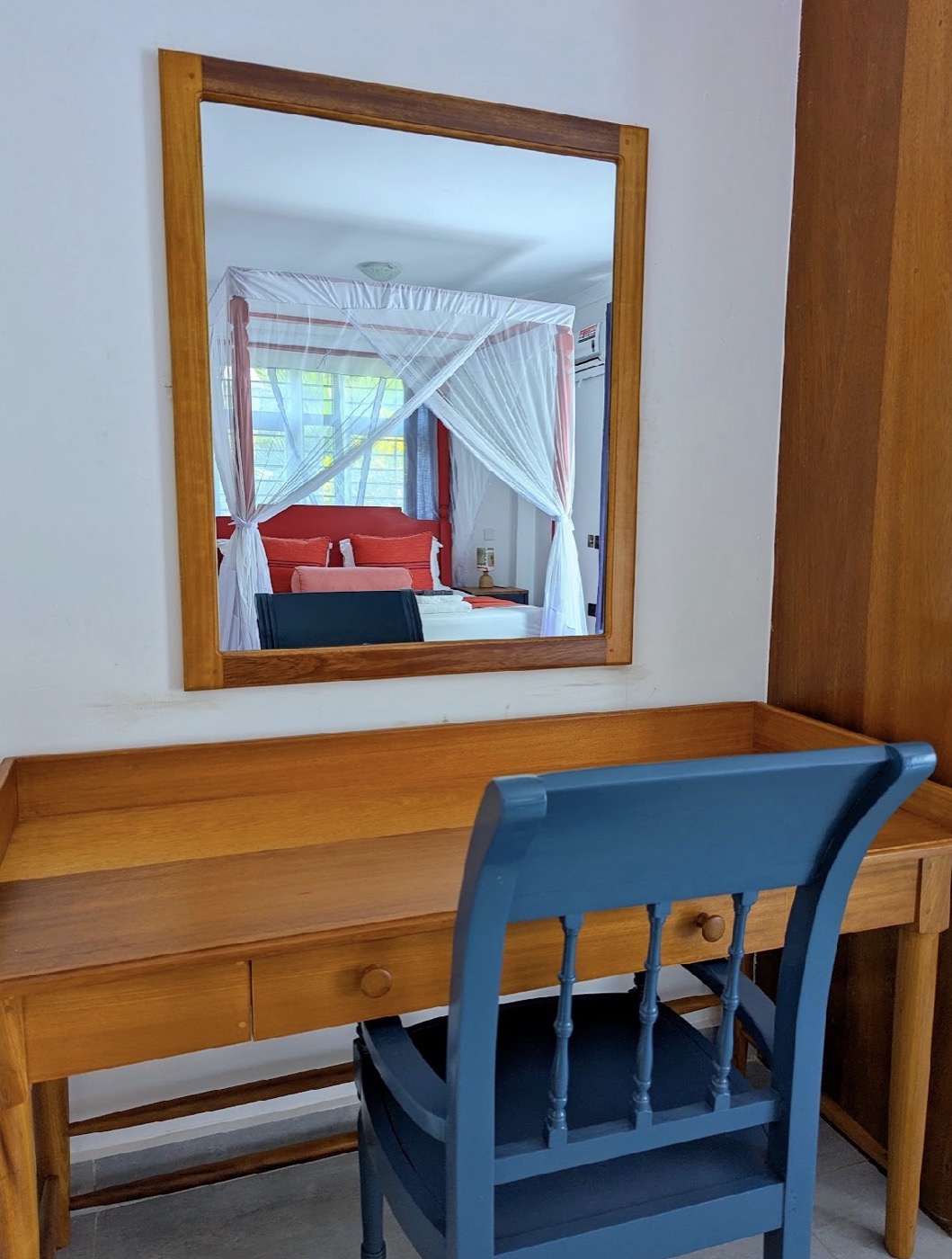 Writing desk and mirror in the coral bedroom